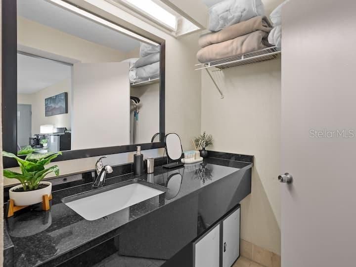 На продажу: $125,000 (1 спален, 1 ванн, 348 Квадратных фут)