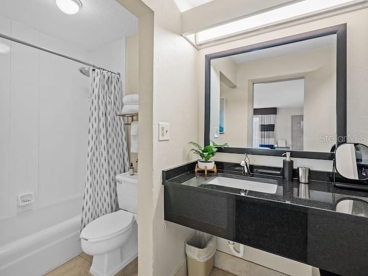 На продажу: $125,000 (1 спален, 1 ванн, 348 Квадратных фут)