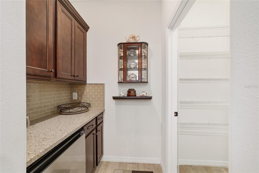 待售: $430,000 (2 贝兹, 2 浴室, 2298 平方英尺)