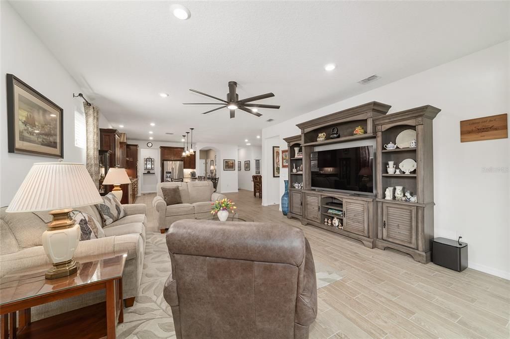 待售: $430,000 (2 贝兹, 2 浴室, 2298 平方英尺)