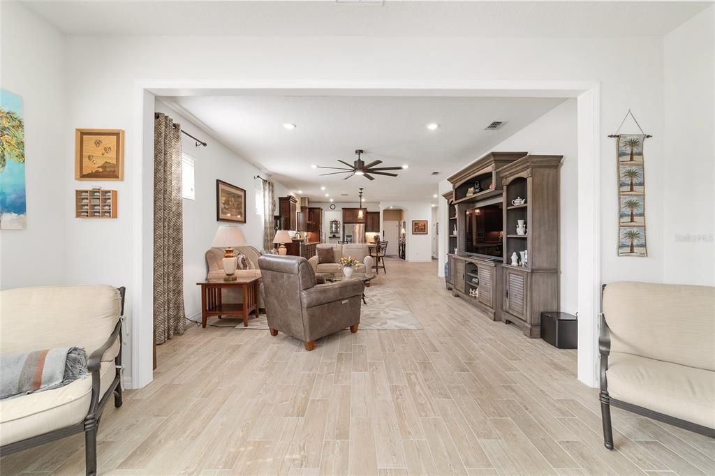 待售: $430,000 (2 贝兹, 2 浴室, 2298 平方英尺)