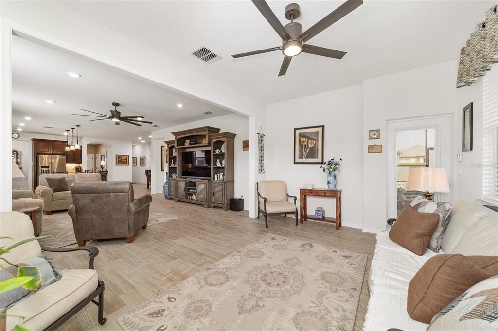 待售: $430,000 (2 贝兹, 2 浴室, 2298 平方英尺)