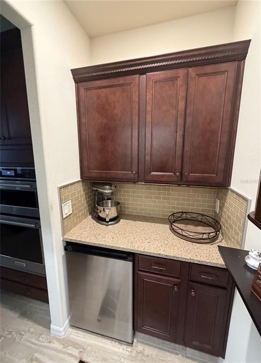 待售: $430,000 (2 贝兹, 2 浴室, 2298 平方英尺)