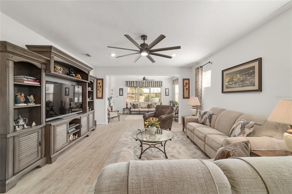 待售: $430,000 (2 贝兹, 2 浴室, 2298 平方英尺)