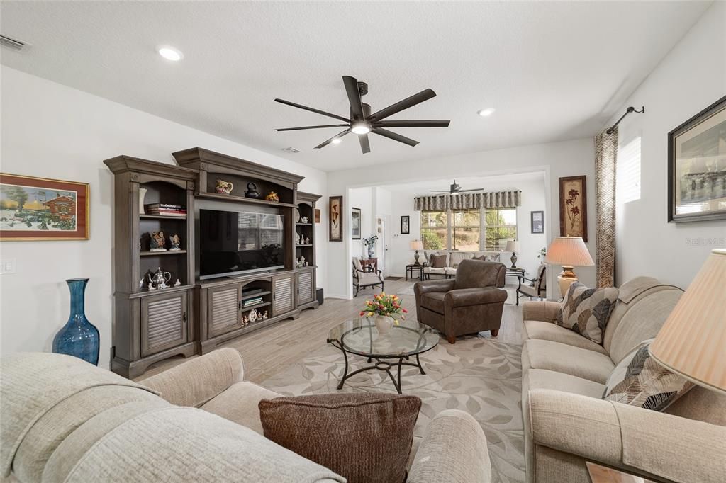 待售: $430,000 (2 贝兹, 2 浴室, 2298 平方英尺)