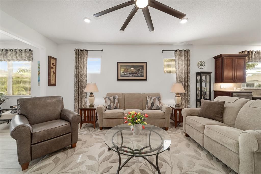 待售: $430,000 (2 贝兹, 2 浴室, 2298 平方英尺)