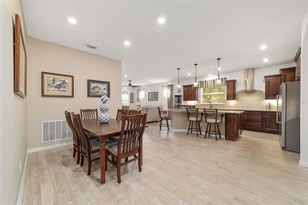 待售: $430,000 (2 贝兹, 2 浴室, 2298 平方英尺)