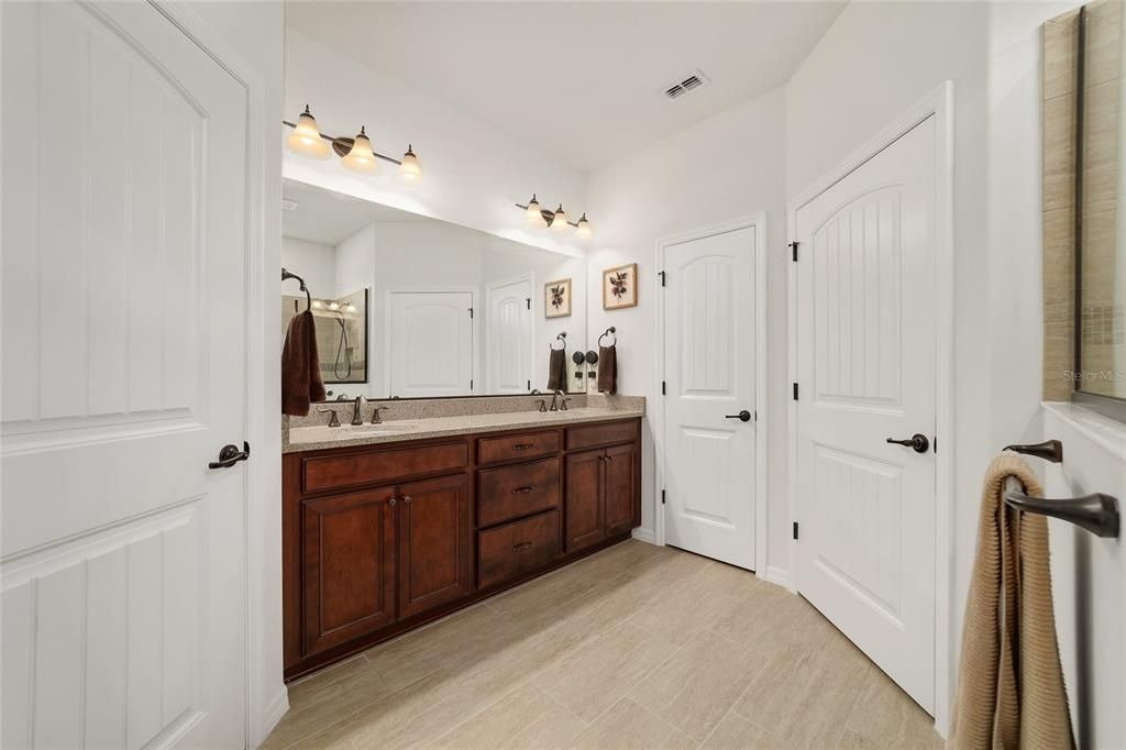 待售: $430,000 (2 贝兹, 2 浴室, 2298 平方英尺)