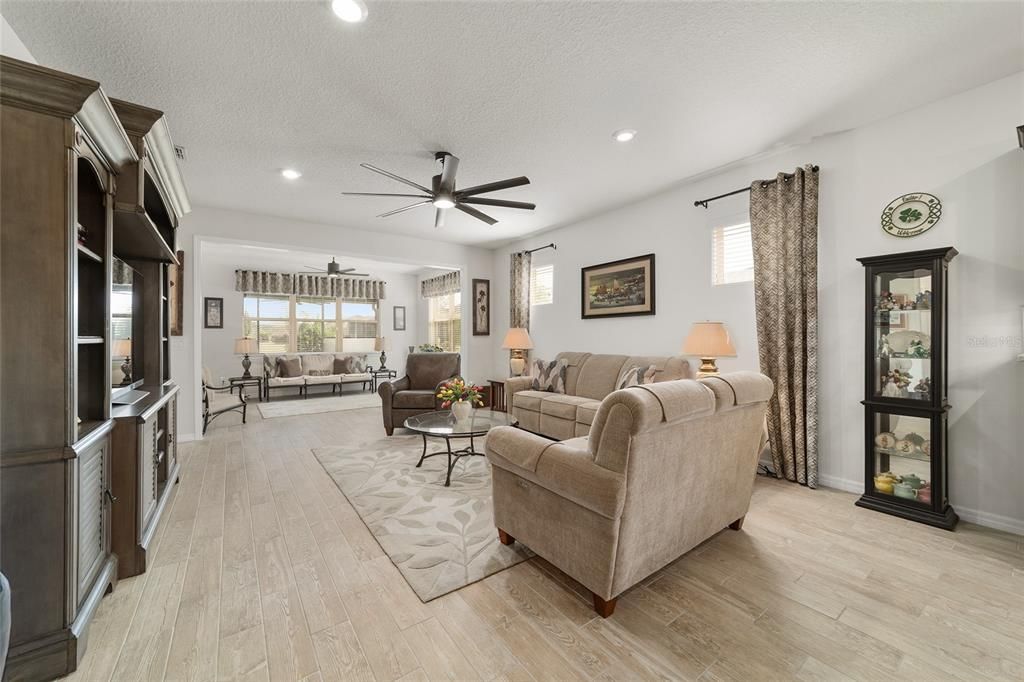 待售: $430,000 (2 贝兹, 2 浴室, 2298 平方英尺)