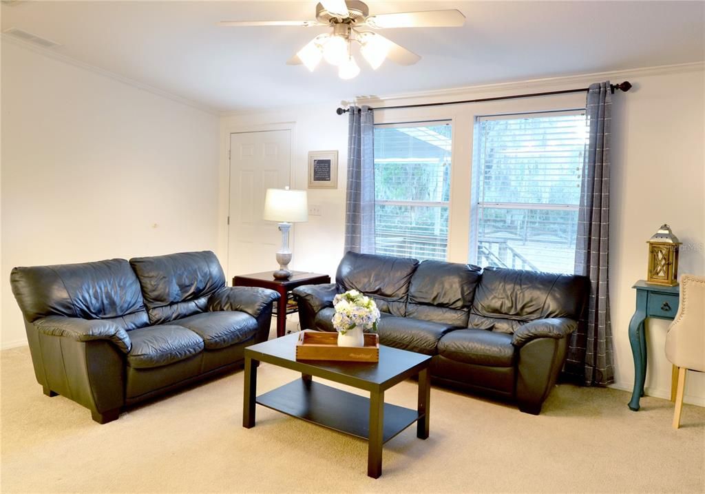 待售: $320,000 (3 贝兹, 2 浴室, 1260 平方英尺)