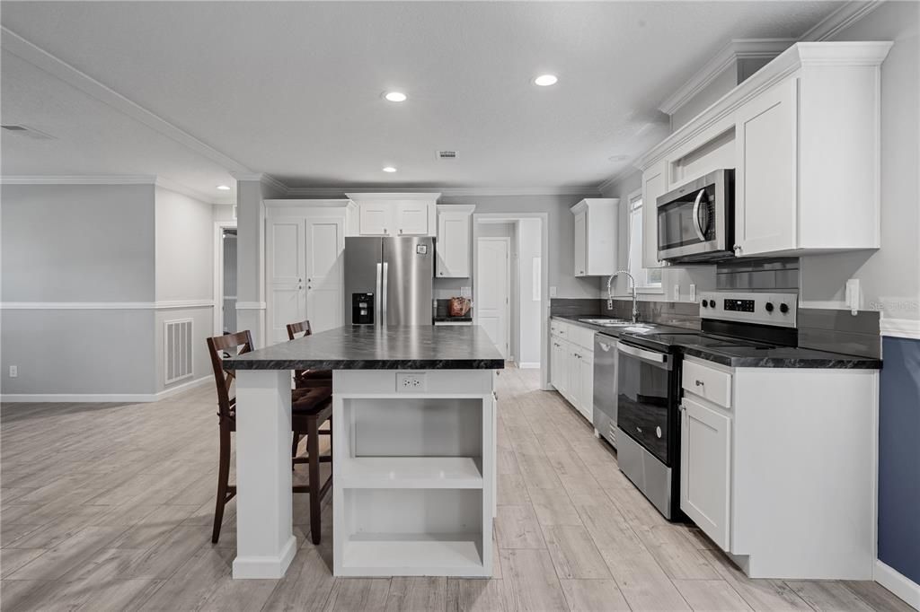 For Sale: $289,900 (4 beds, 2 baths, 1620 Square Feet)