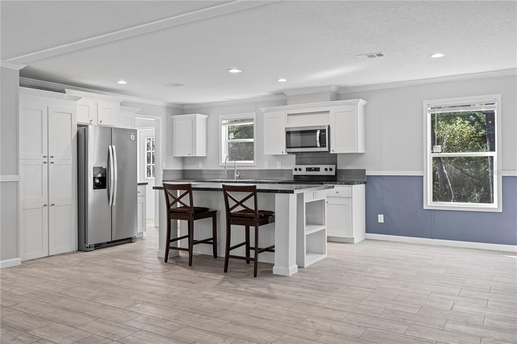 For Sale: $289,900 (4 beds, 2 baths, 1620 Square Feet)