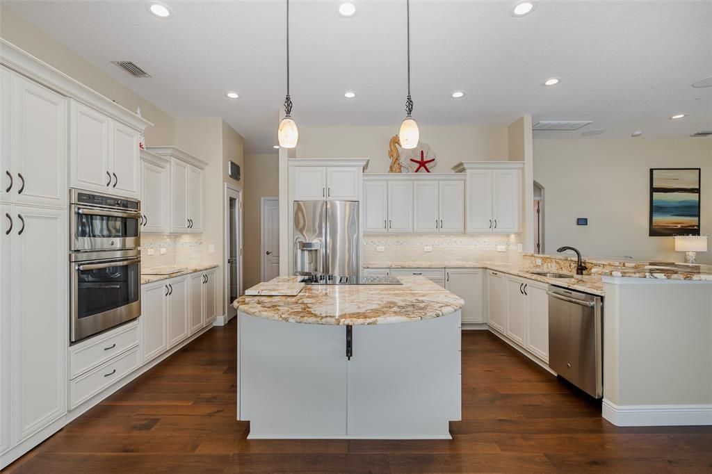 For Sale: $1,149,000 (4 beds, 4 baths, 3541 Square Feet)