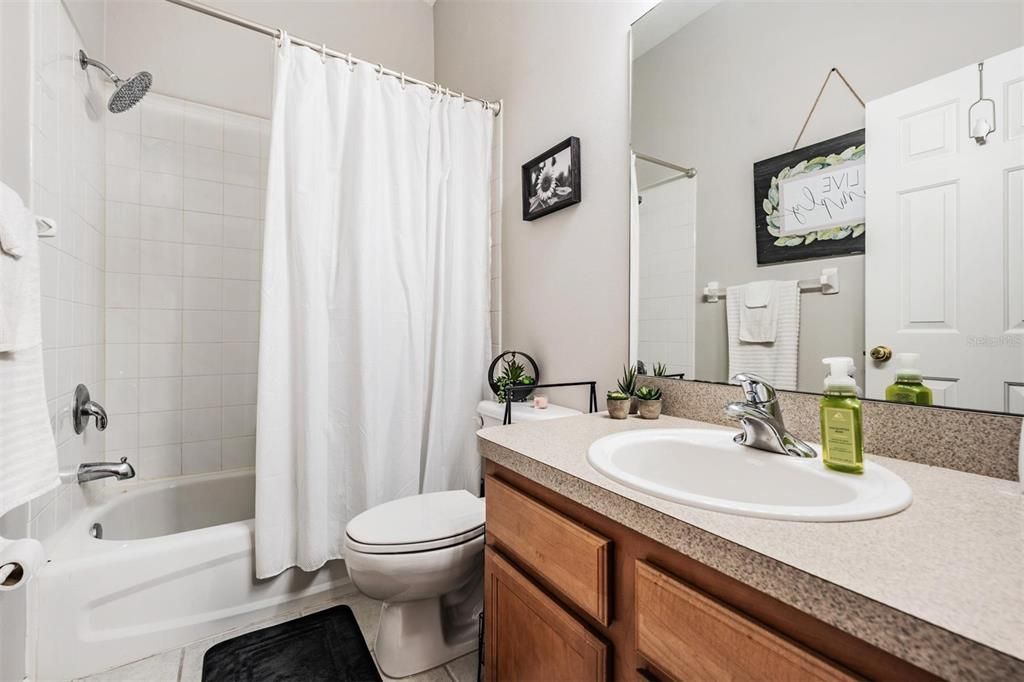 На продажу: $275,000 (2 спален, 2 ванн, 1240 Квадратных фут)