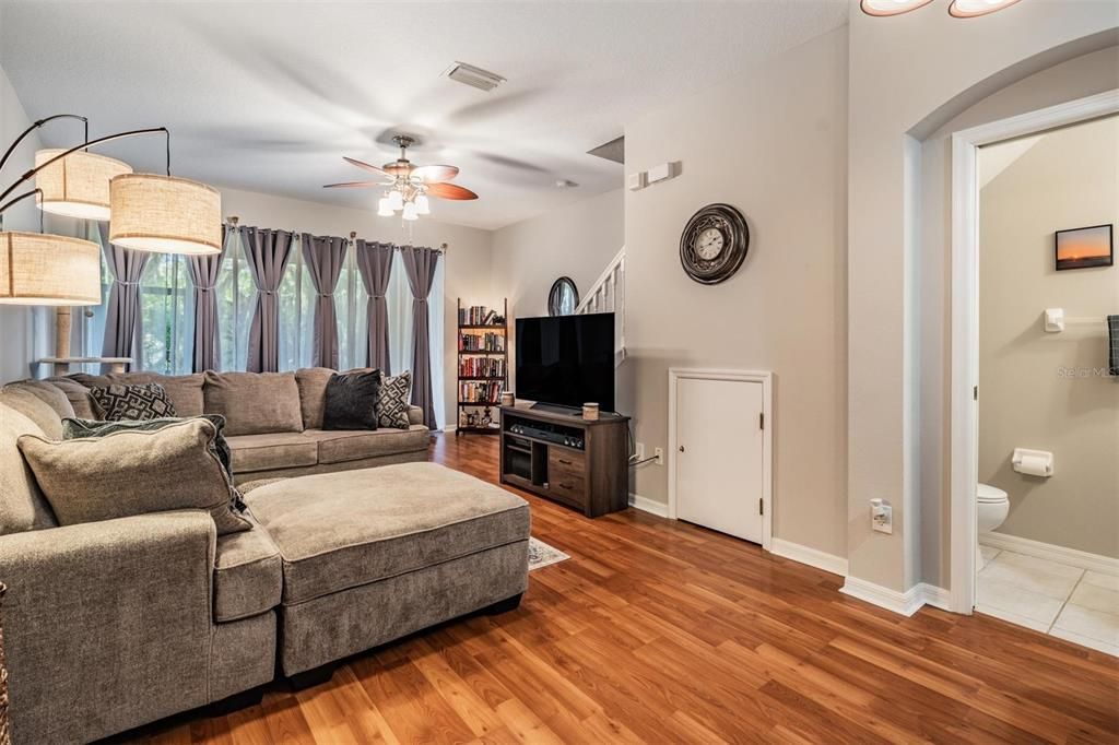 На продажу: $275,000 (2 спален, 2 ванн, 1240 Квадратных фут)