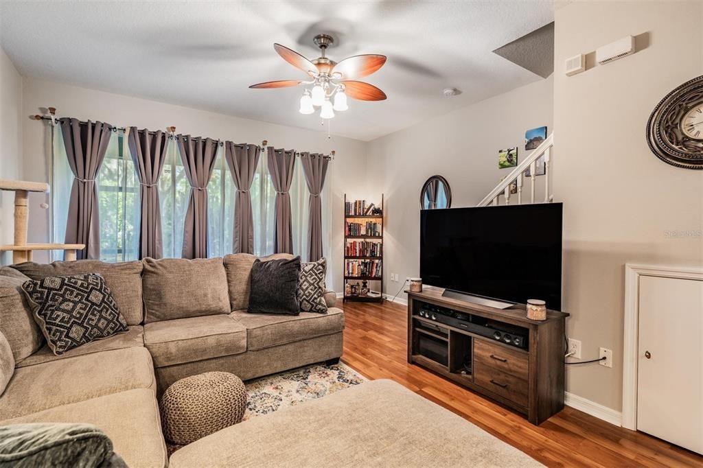 На продажу: $275,000 (2 спален, 2 ванн, 1240 Квадратных фут)