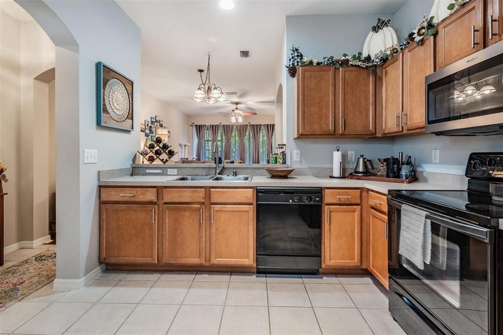 На продажу: $275,000 (2 спален, 2 ванн, 1240 Квадратных фут)