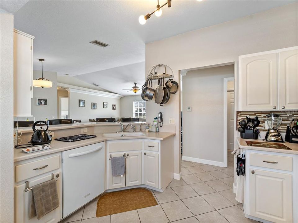 Activo con contrato: $320,000 (3 camas, 2 baños, 1192 Pies cuadrados)