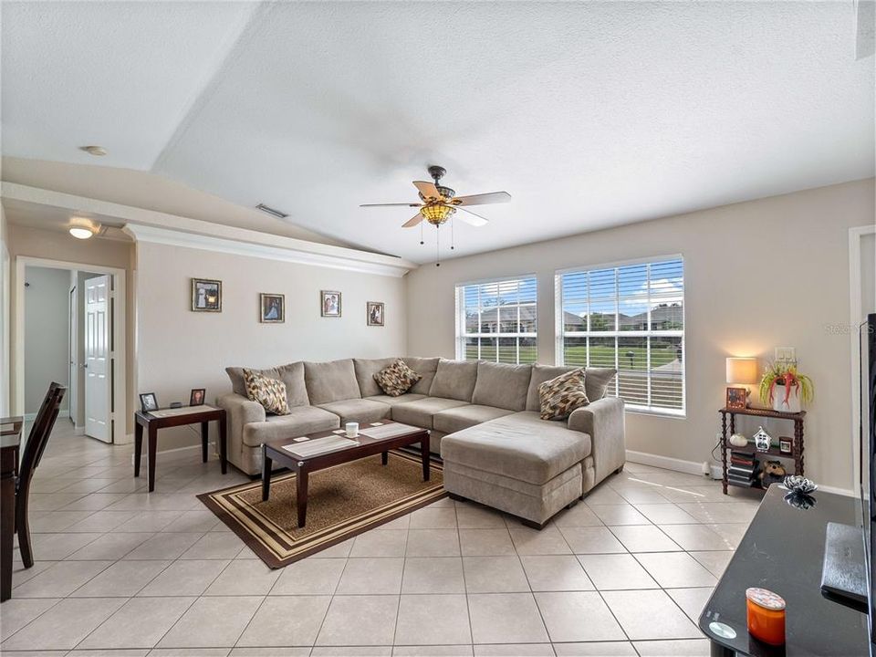 Activo con contrato: $320,000 (3 camas, 2 baños, 1192 Pies cuadrados)