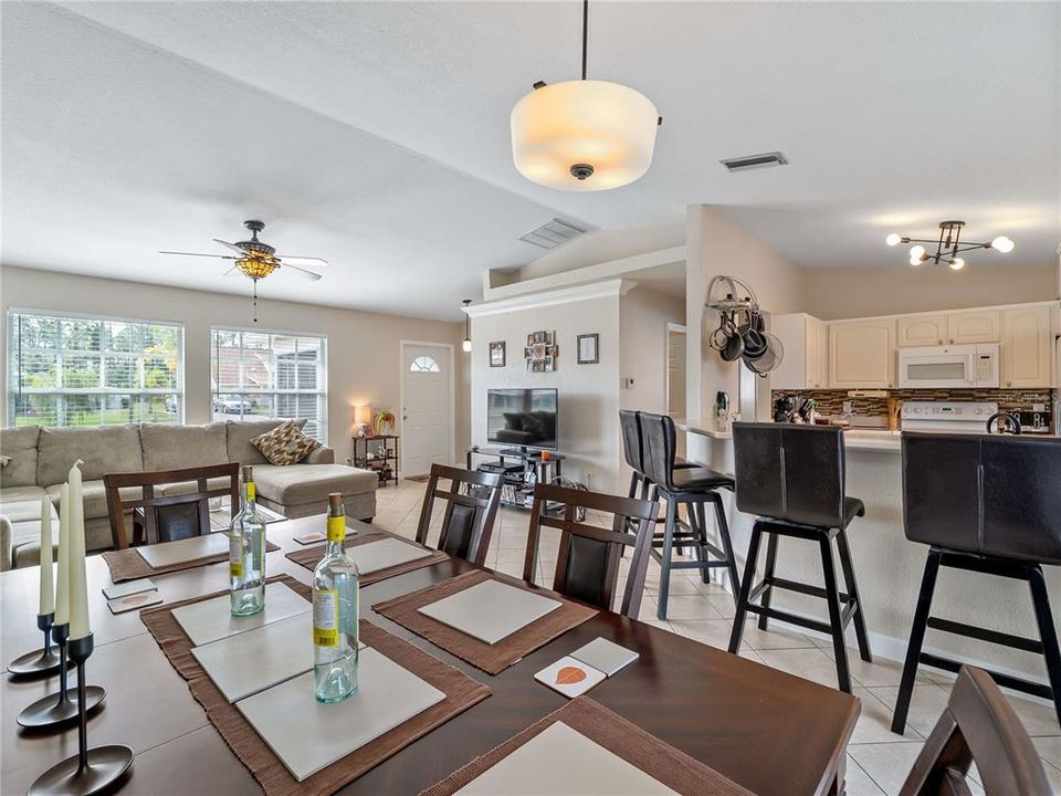 Activo con contrato: $320,000 (3 camas, 2 baños, 1192 Pies cuadrados)