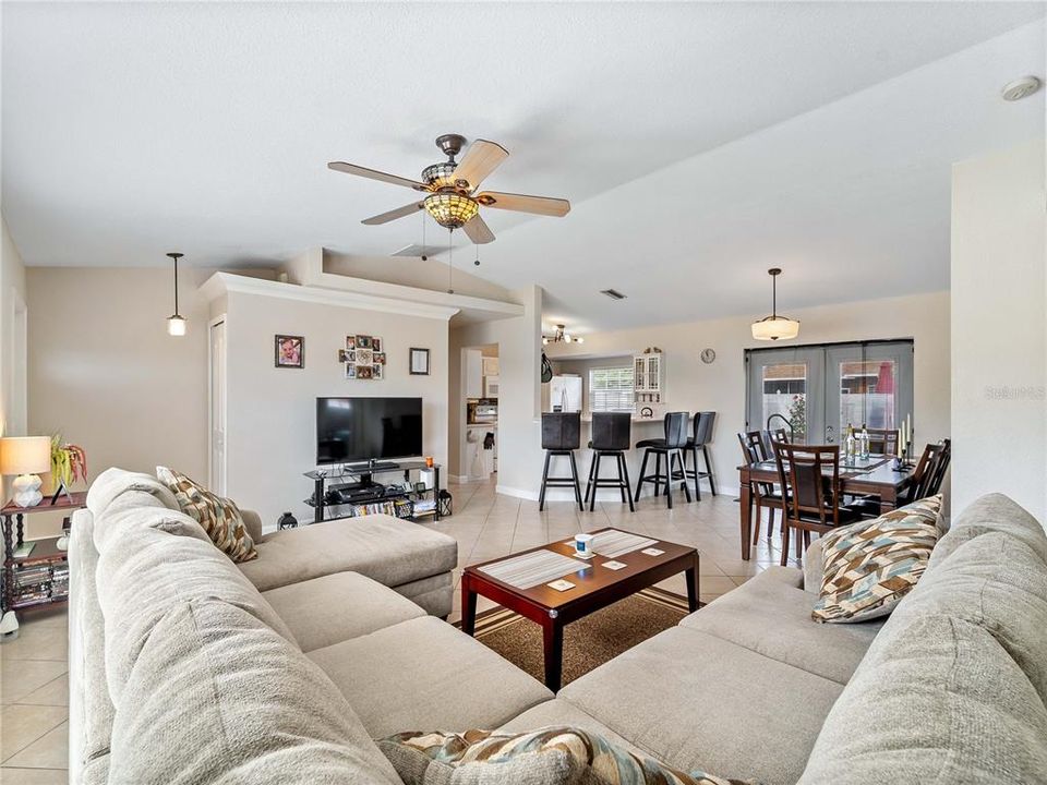 Activo con contrato: $320,000 (3 camas, 2 baños, 1192 Pies cuadrados)