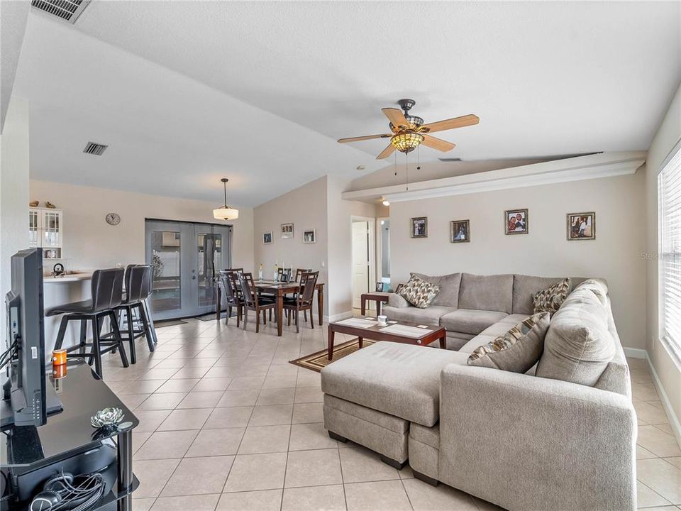 Activo con contrato: $320,000 (3 camas, 2 baños, 1192 Pies cuadrados)