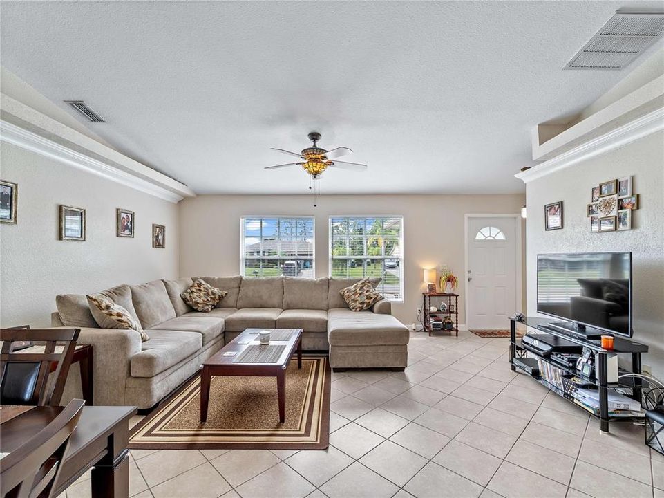 Activo con contrato: $320,000 (3 camas, 2 baños, 1192 Pies cuadrados)