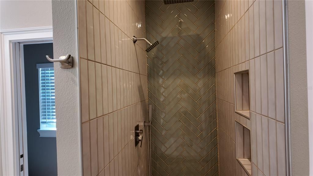 For Sale: $689,900 (4 beds, 2 baths, 1928 Square Feet)