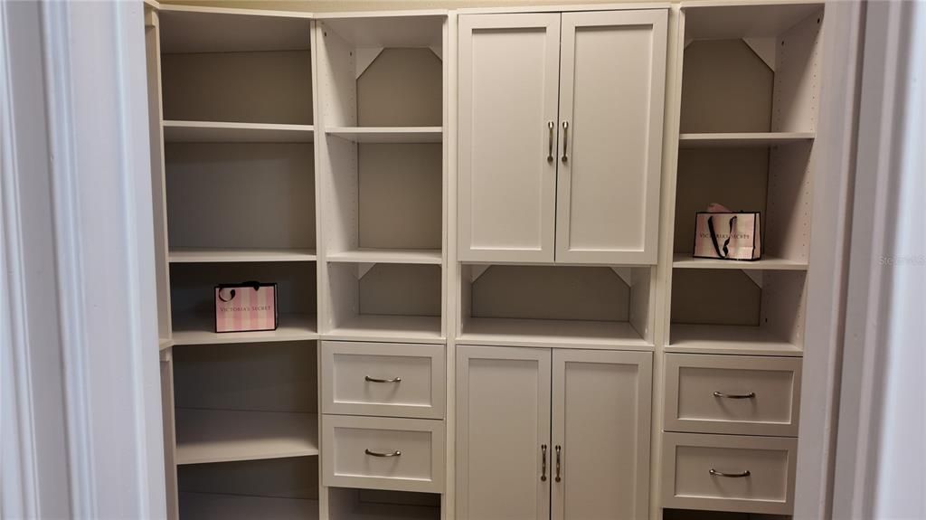 For Sale: $689,900 (4 beds, 2 baths, 1928 Square Feet)