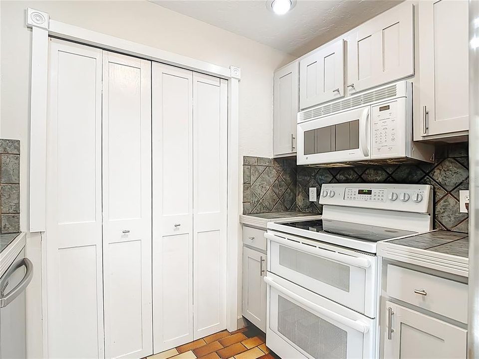 待售: $365,000 (3 贝兹, 2 浴室, 1427 平方英尺)