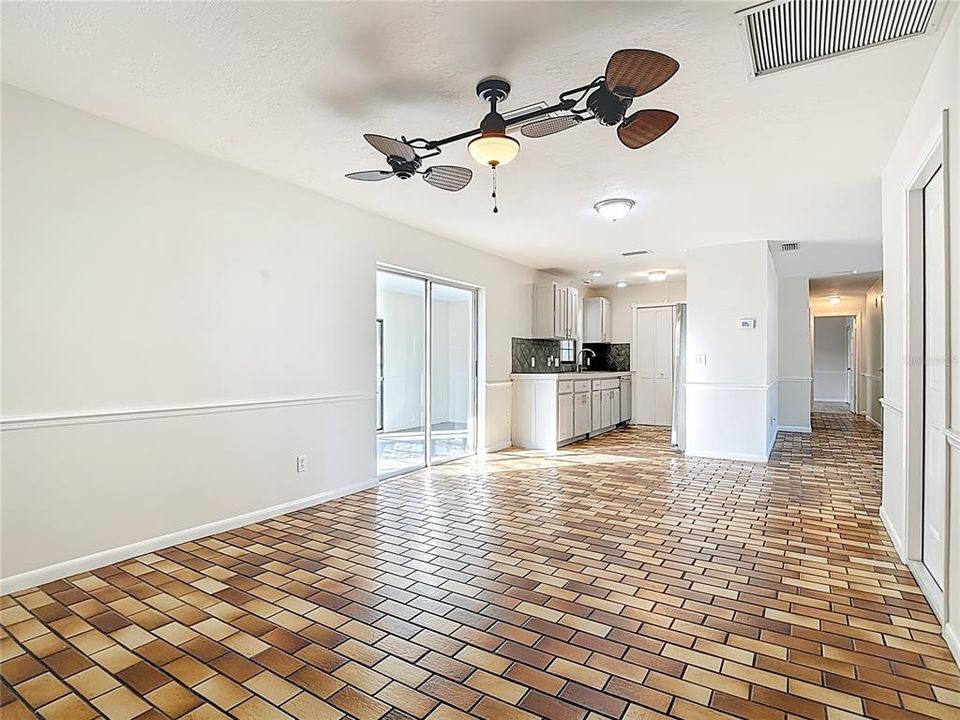 待售: $365,000 (3 贝兹, 2 浴室, 1427 平方英尺)