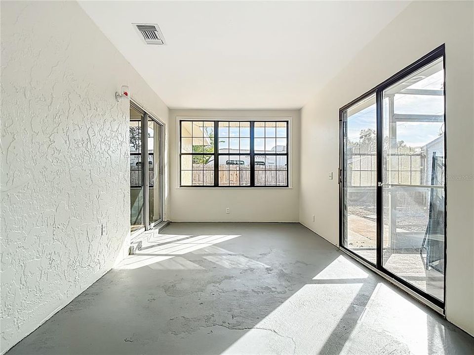 待售: $365,000 (3 贝兹, 2 浴室, 1427 平方英尺)