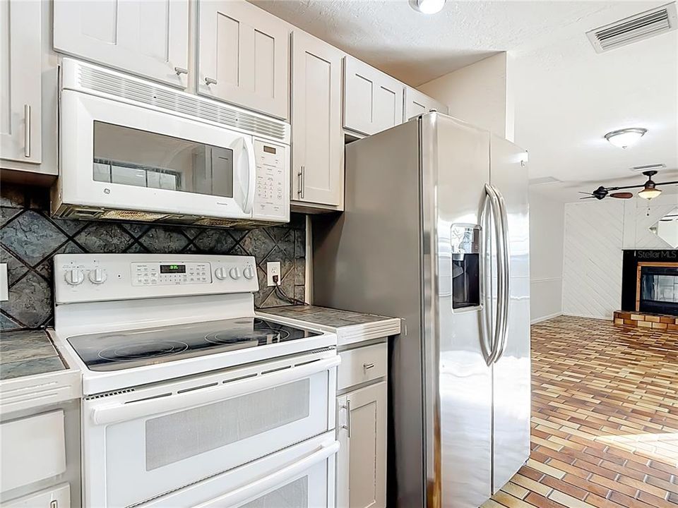 待售: $365,000 (3 贝兹, 2 浴室, 1427 平方英尺)