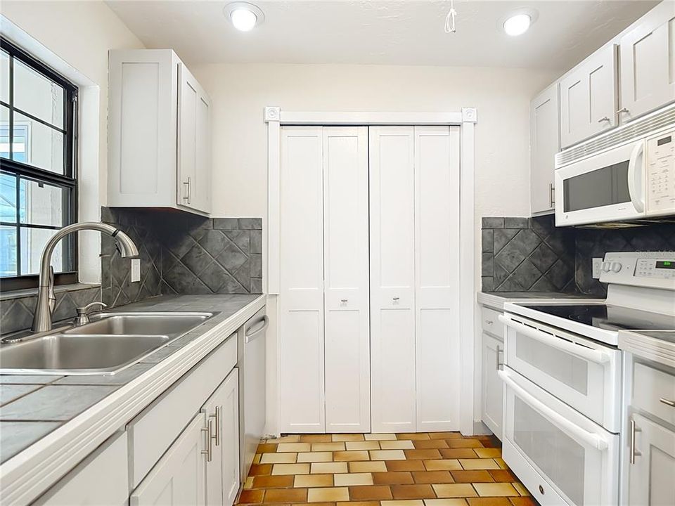 待售: $365,000 (3 贝兹, 2 浴室, 1427 平方英尺)