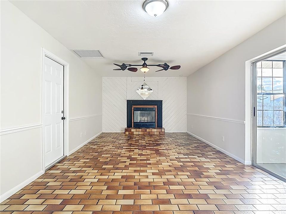 待售: $365,000 (3 贝兹, 2 浴室, 1427 平方英尺)