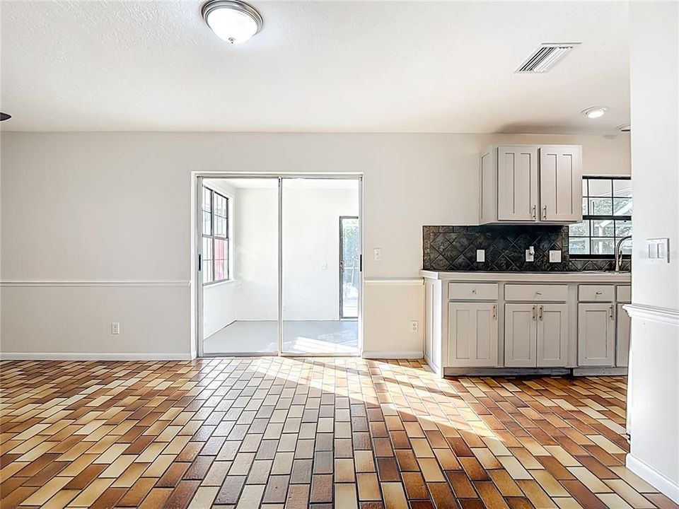 待售: $365,000 (3 贝兹, 2 浴室, 1427 平方英尺)