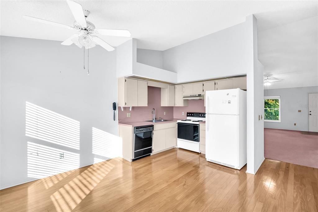 For Sale: $170,000 (2 beds, 2 baths, 1210 Square Feet)