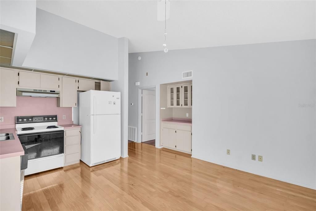 For Sale: $170,000 (2 beds, 2 baths, 1210 Square Feet)