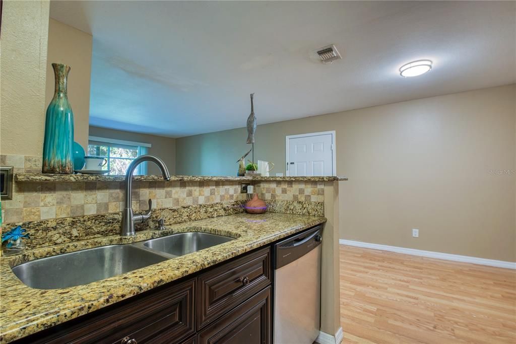 待售: $182,500 (3 贝兹, 2 浴室, 985 平方英尺)