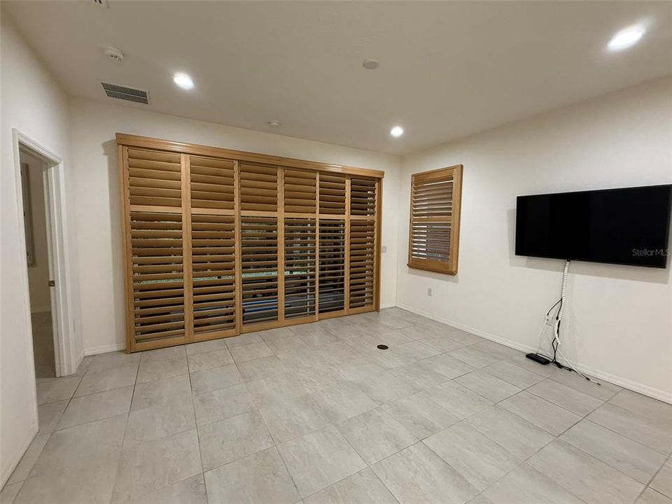 合同活跃: $228,900 (2 贝兹, 2 浴室, 1391 平方英尺)