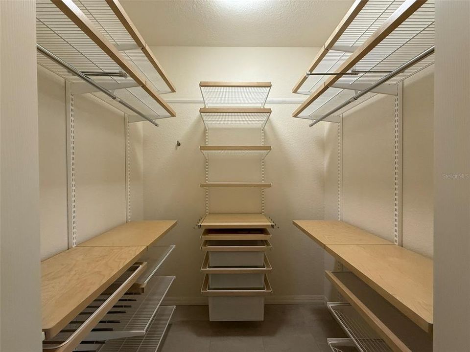 合同活跃: $228,900 (2 贝兹, 2 浴室, 1391 平方英尺)