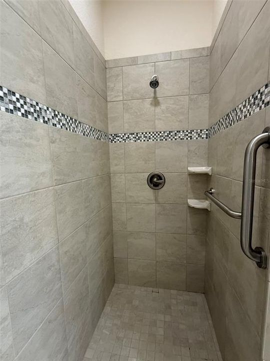 合同活跃: $228,900 (2 贝兹, 2 浴室, 1391 平方英尺)