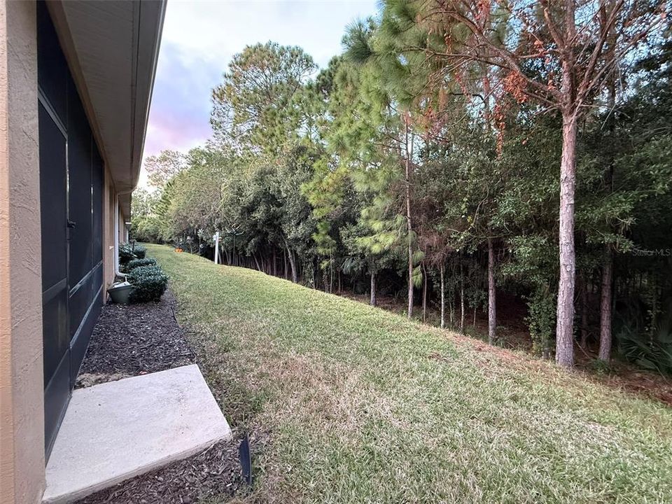 合同活跃: $228,900 (2 贝兹, 2 浴室, 1391 平方英尺)