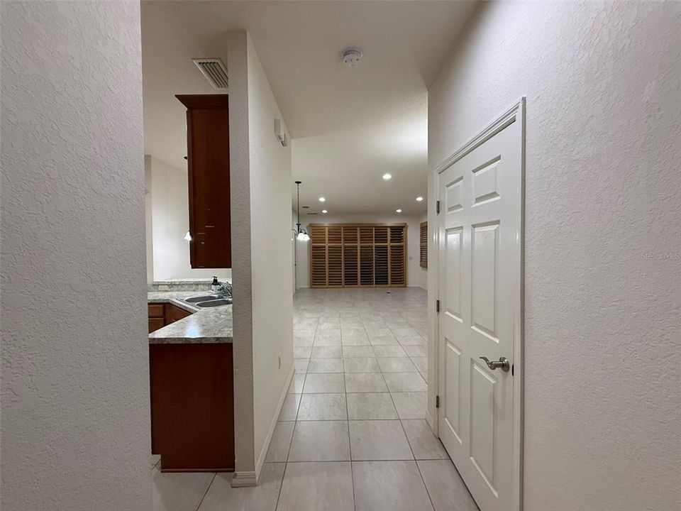 合同活跃: $228,900 (2 贝兹, 2 浴室, 1391 平方英尺)