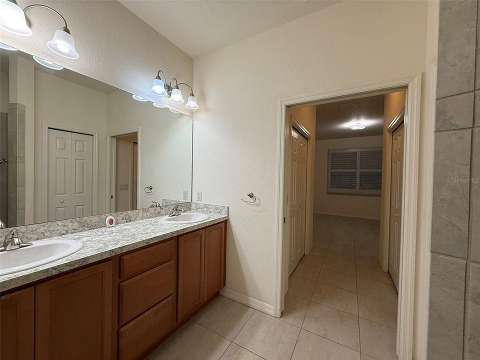 合同活跃: $228,900 (2 贝兹, 2 浴室, 1391 平方英尺)