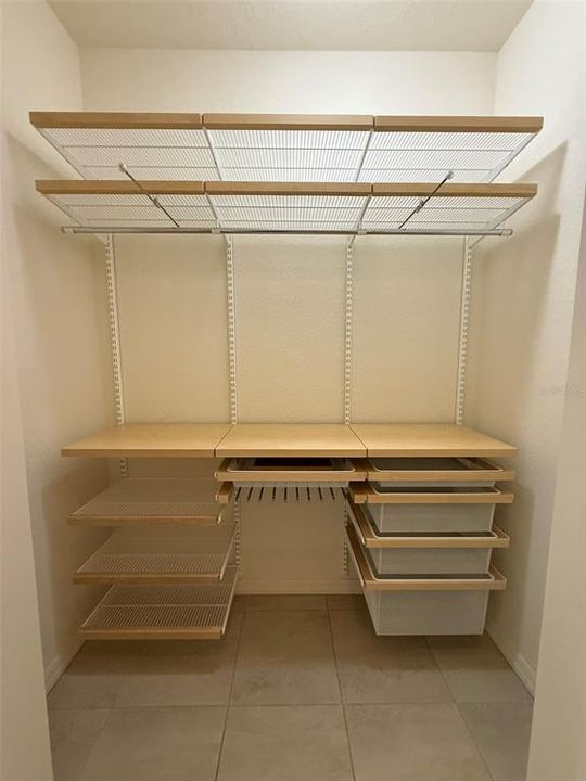 合同活跃: $228,900 (2 贝兹, 2 浴室, 1391 平方英尺)