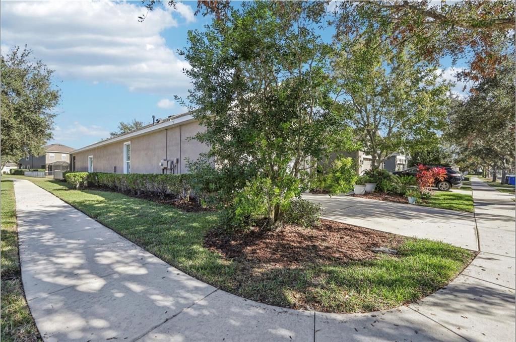 Active With Contract: $399,900 (3 beds, 2 baths, 1840 Square Feet)