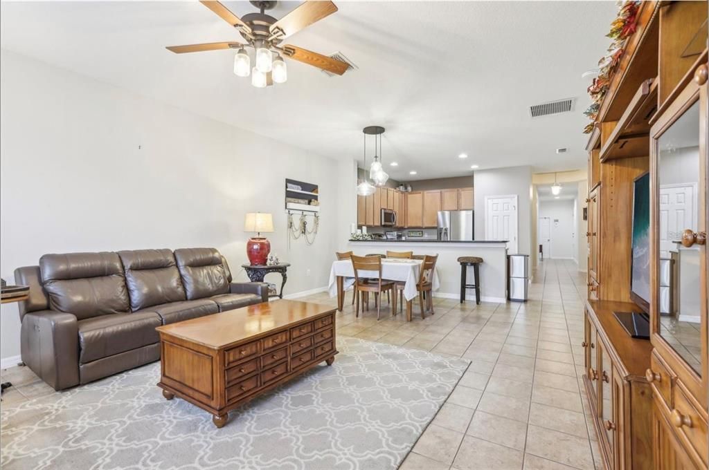 Active With Contract: $399,900 (3 beds, 2 baths, 1840 Square Feet)