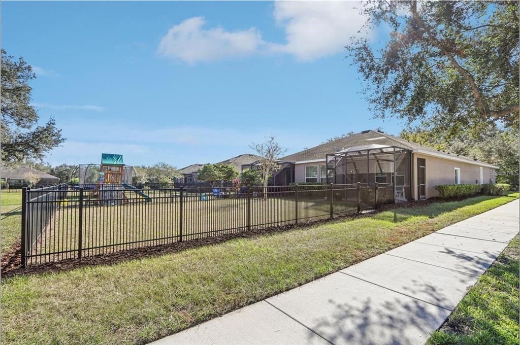 Active With Contract: $399,900 (3 beds, 2 baths, 1840 Square Feet)