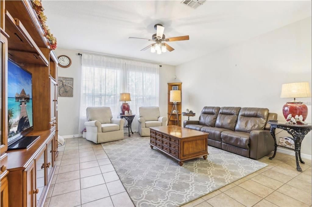 Active With Contract: $399,900 (3 beds, 2 baths, 1840 Square Feet)
